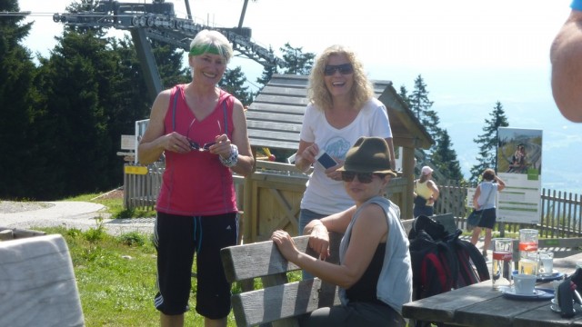 Ida, Marianne und Monika- mit meinem Goiserer Hut!