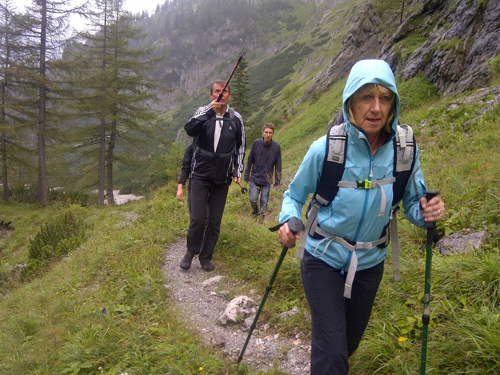 An einem Hochnebeltag wandern wir durchs Trawiestal zum G'hacktbründl