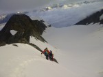 links unten das Festi-Joch, rechts der Hoberg-Gletscher