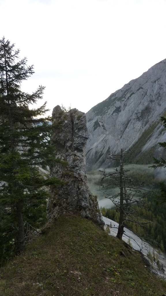 Eine schoene Felsnadel vor dem Trenchtling